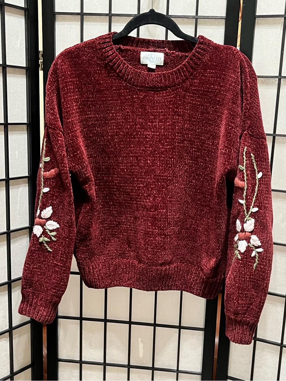 JUN & IVY Chenille EMBROIDERED Floral Sleeve Sweater - Burgundy WOMEN SIZE M